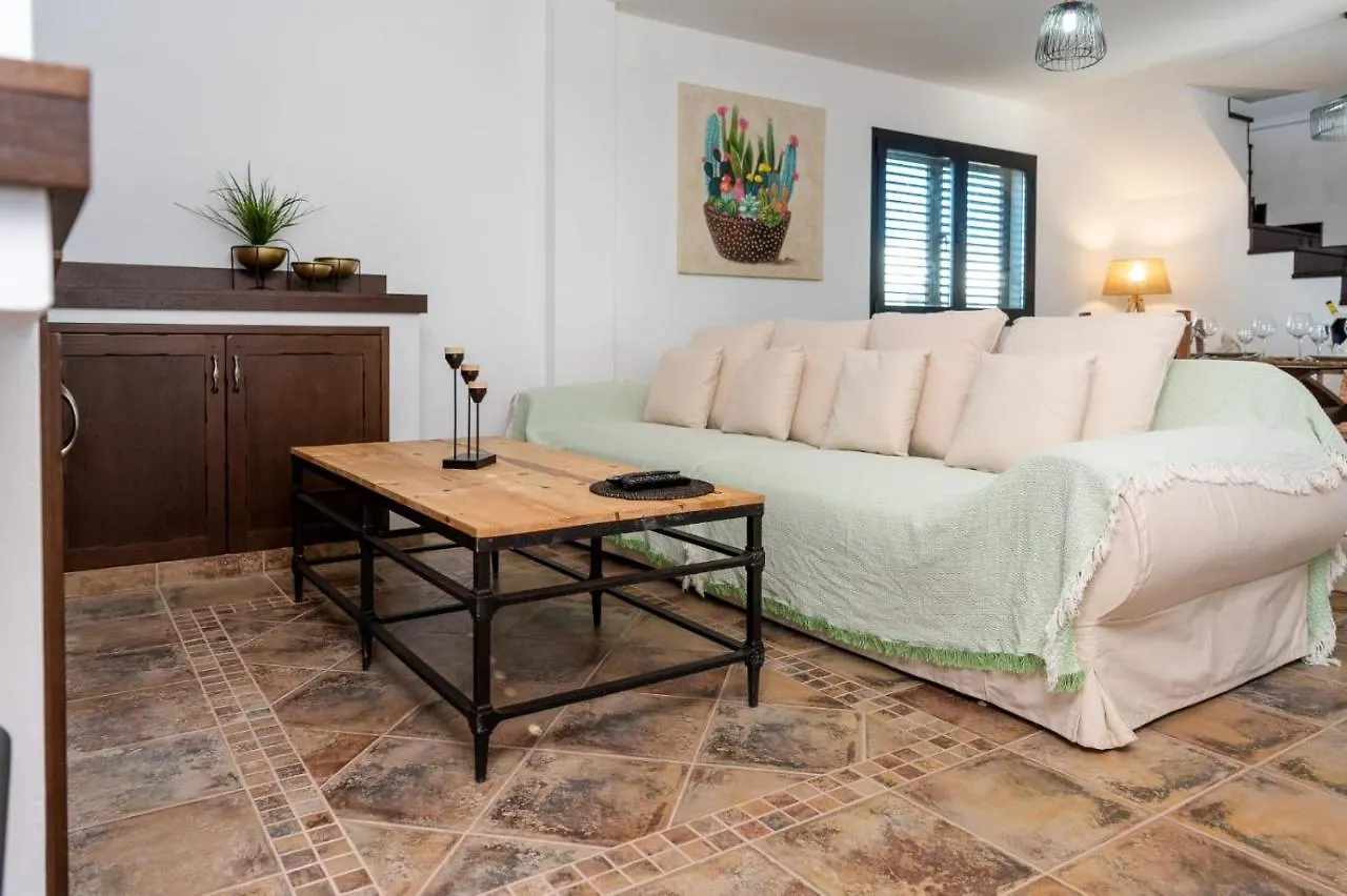 Villa Alejandra Lajares
